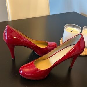 Ladies 7.5 red heels.